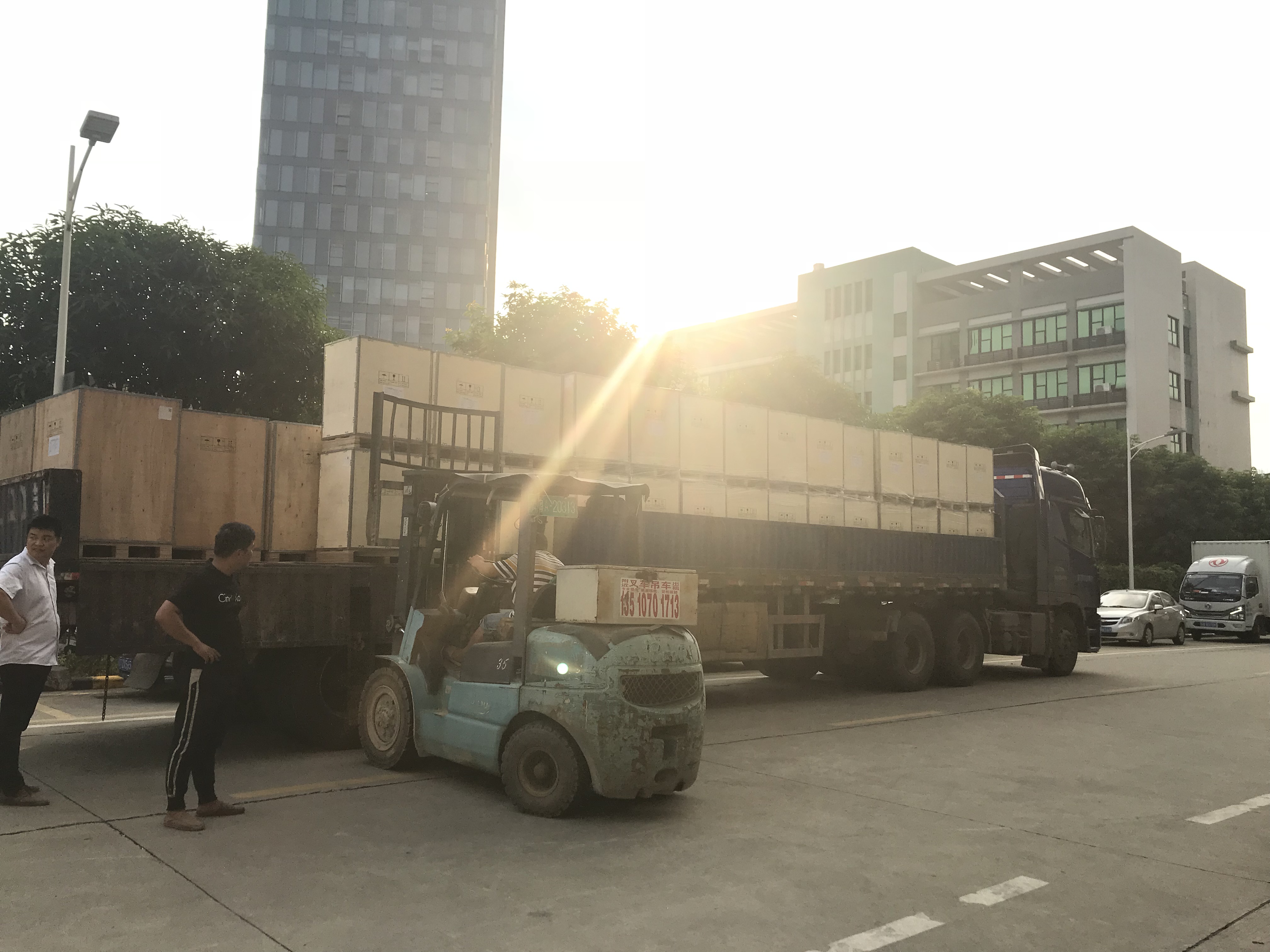 Guangzhou Efficient Technology Co., Ltd. delivered nearly 200 sets of high-power intelligent chargers to customers on time